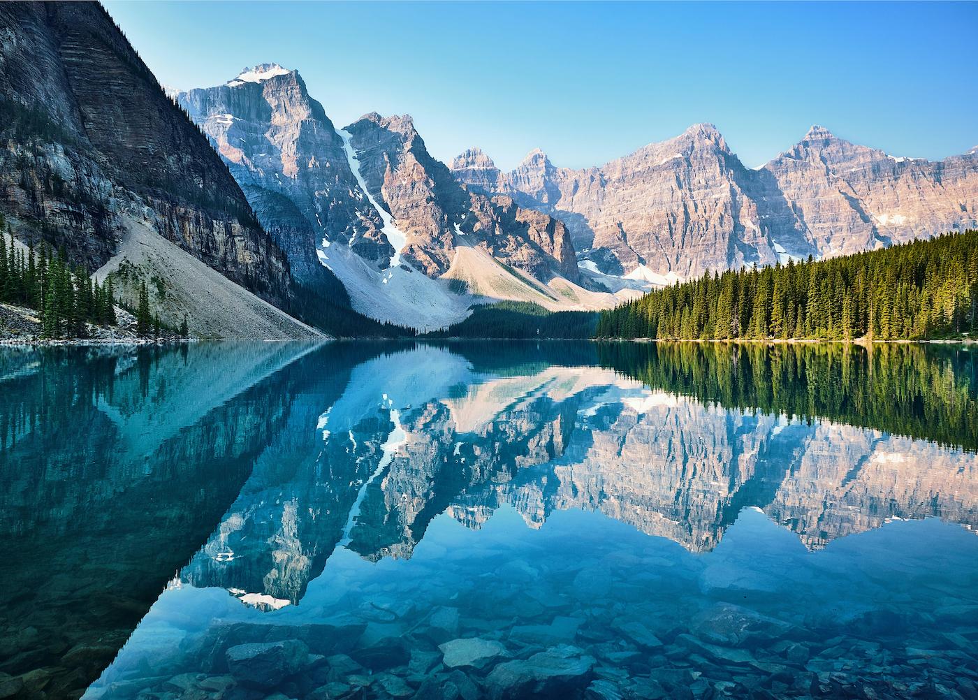 A picture of a lake with mountains in the background, in Canada.